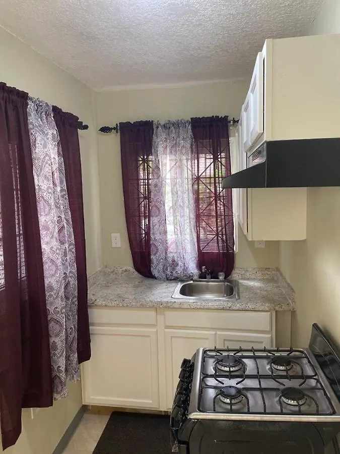 Saint Maryʼs Baileys Airbnb جامايكا